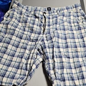 Gap BLUE And White Shorts Size 35 Preowned Smoke/petfree Home